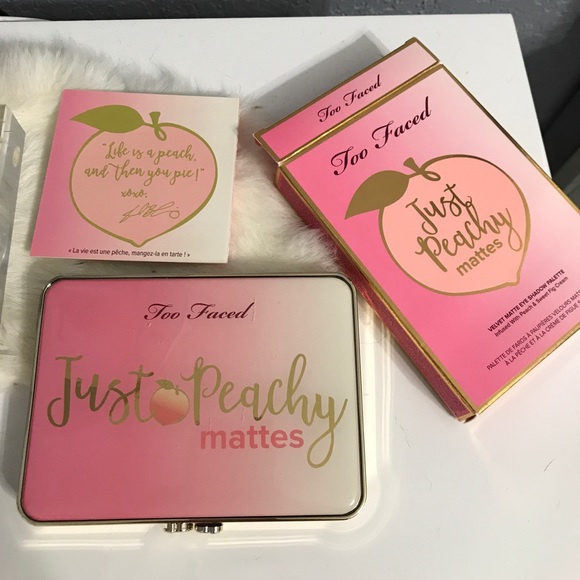 Eyeshadow - Picture 2 of 3